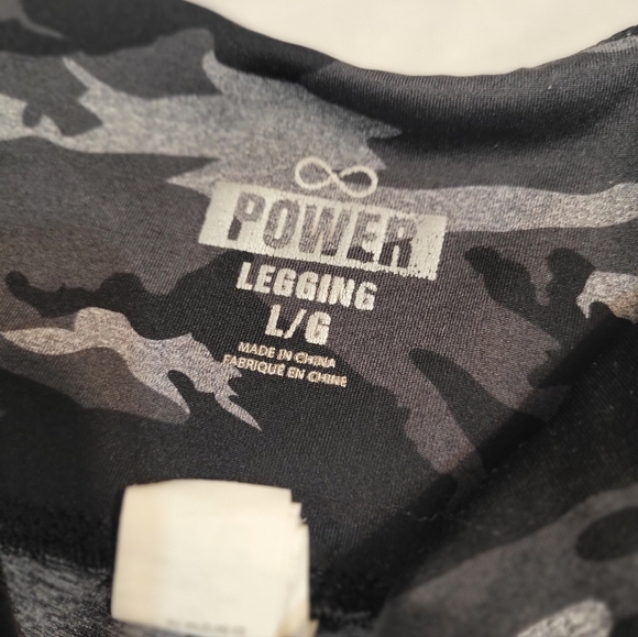 Workout Clothing Lot Size Medium - Picture 7 of 11